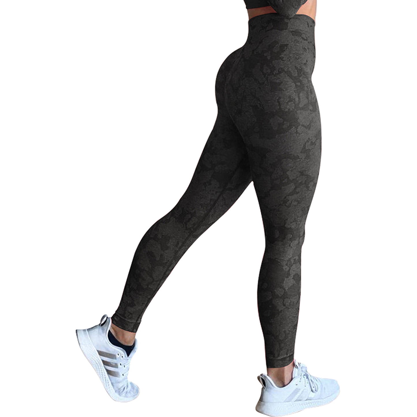 Tight-fitting black leggings with booty lift seam – high-performance gymwear