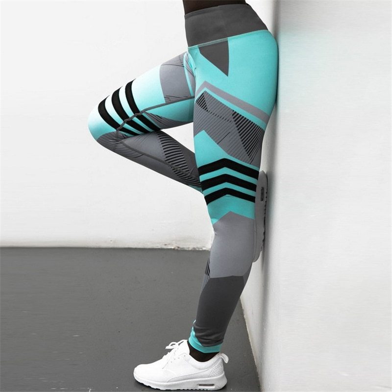 Gray and black compression leggings – tight fit and support for intense workouts and cardio